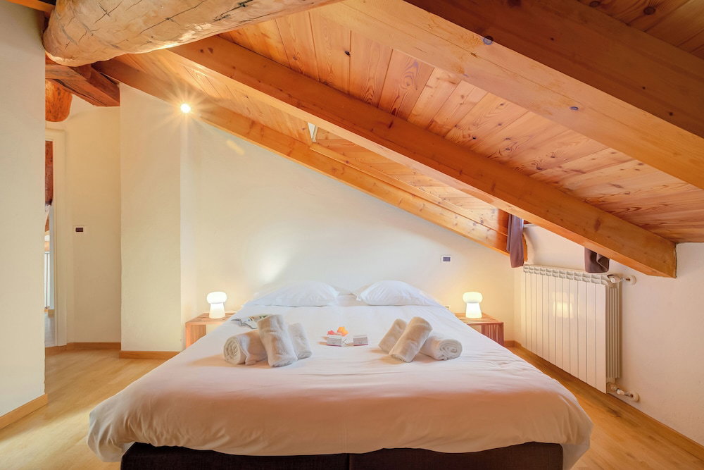 Hotel Sunny Penthouse With Mountain View