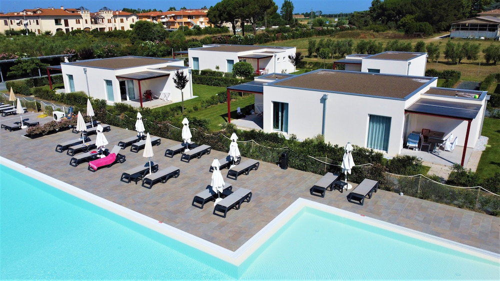 Hotel Vada Village
