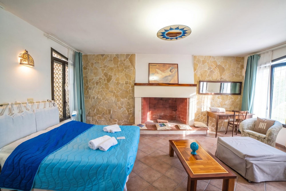 Hotel Villa Lisa With Huge Pool And Garden