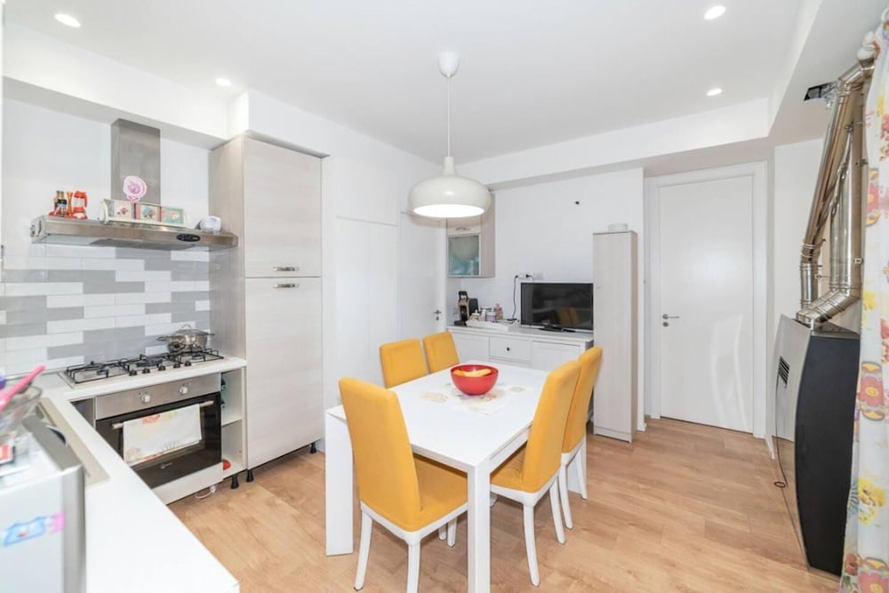 Hotel La Casa Di Andrea Sleeps 5 With Parking