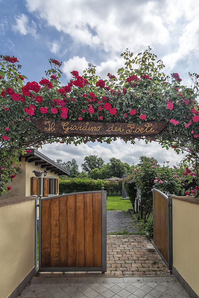 Hotel B&B Il Giardino Dei Poeti And Apartaments