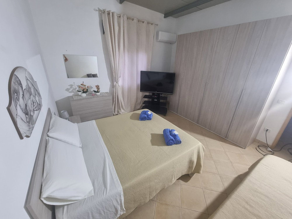 Charming Villa Rental In Mazara Del Vallo With Pool Access