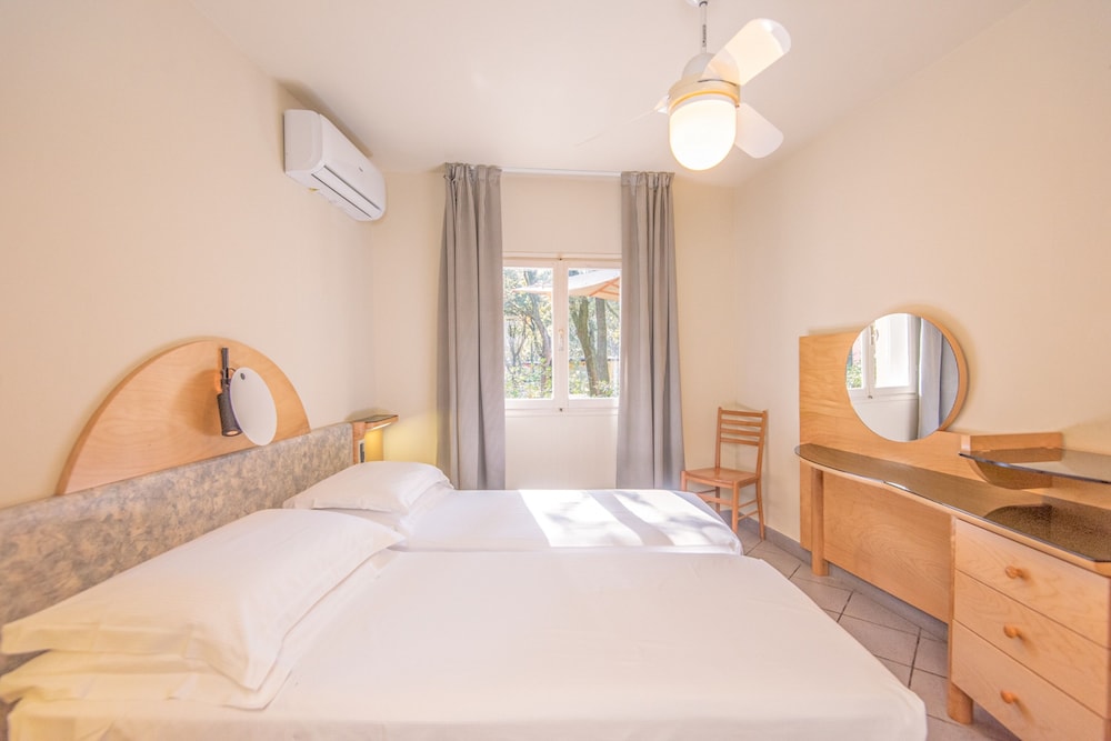 Hotel Residence With Private Beach In San Vincenzo
