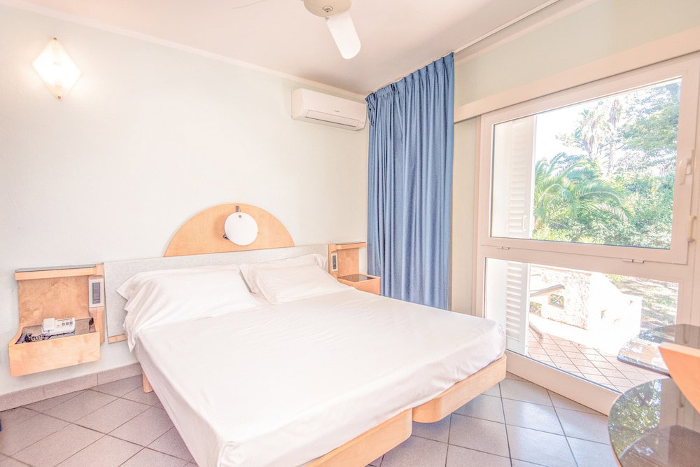 Residence With Private Beach In San Vincenzo