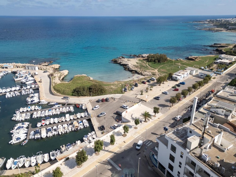 Hotel "Sul Mare" Luxury House San Foca With Air Conditioning And Wi-Fi