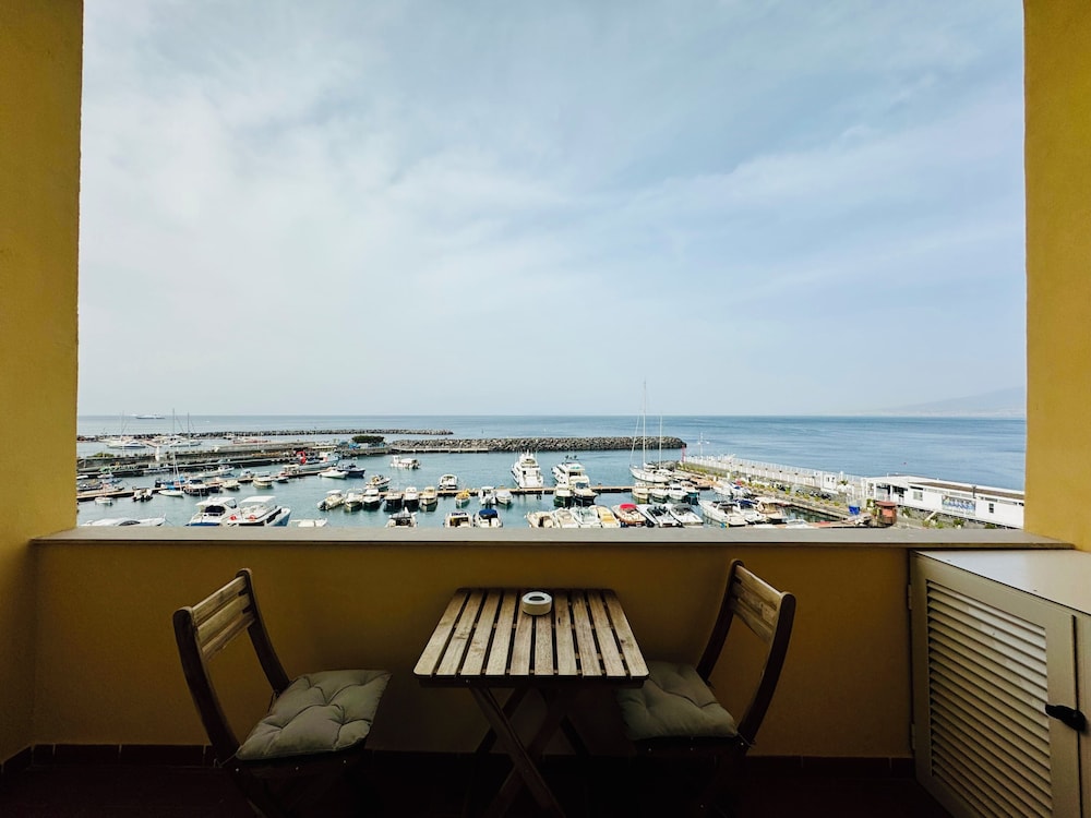 Hotel Yourhome - Nettuno Apartments