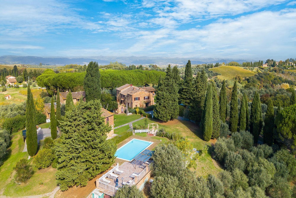 Hotel Charming Borgo Ciclamino Pool Activities