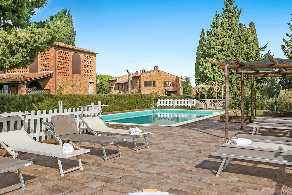 Charming Borgo Ciclamino Pool Activities