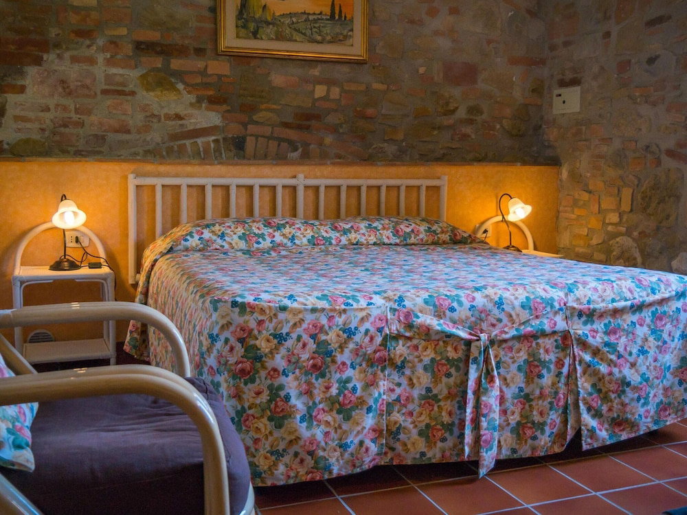 Peaceful Country Escape In Tuscany