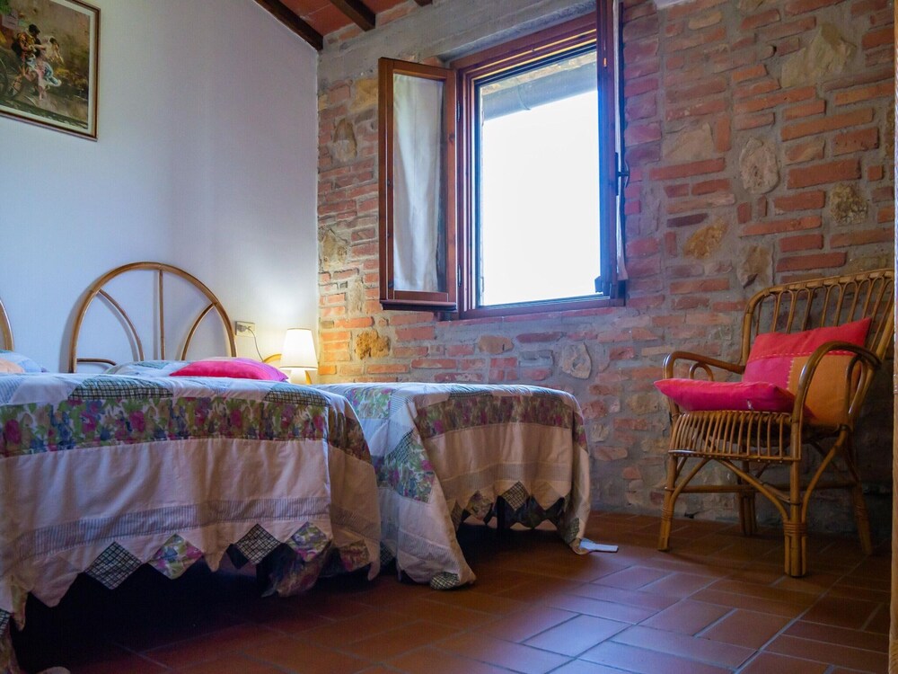 Farmhouse In Tuscany With Pool & Scenic Views