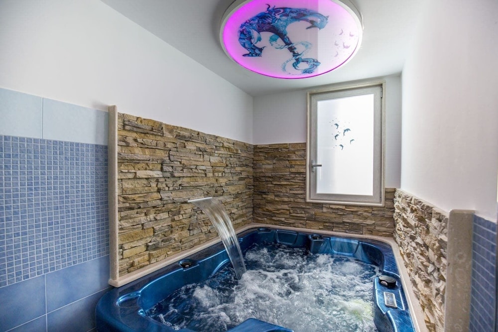 Hotel De Vivo Realty - Blue Angel Relais