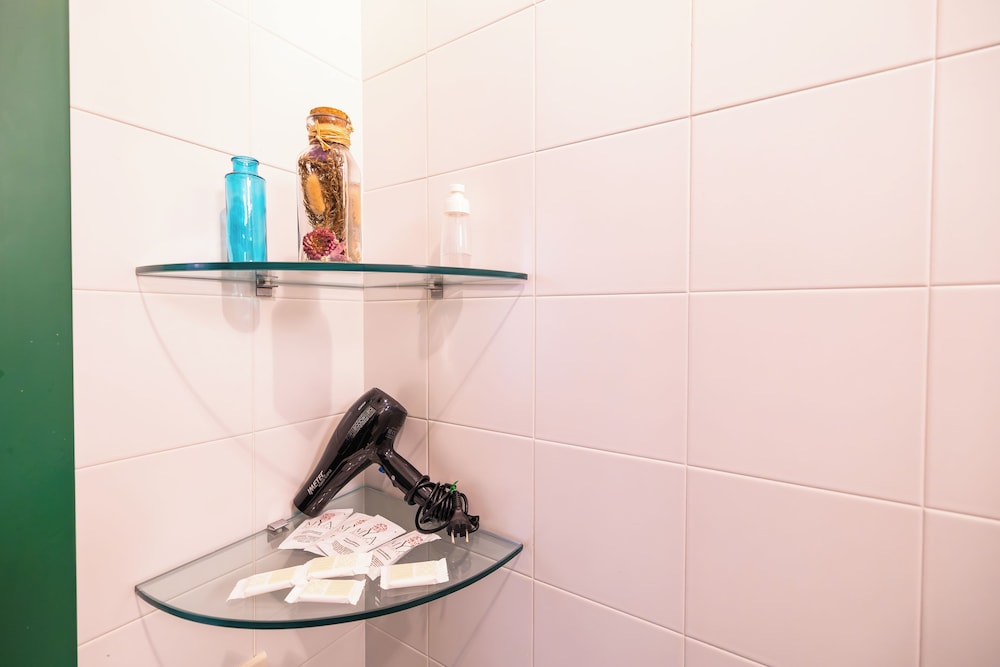 Hotel During Home - Beach Apartment With Patio & Free Parking