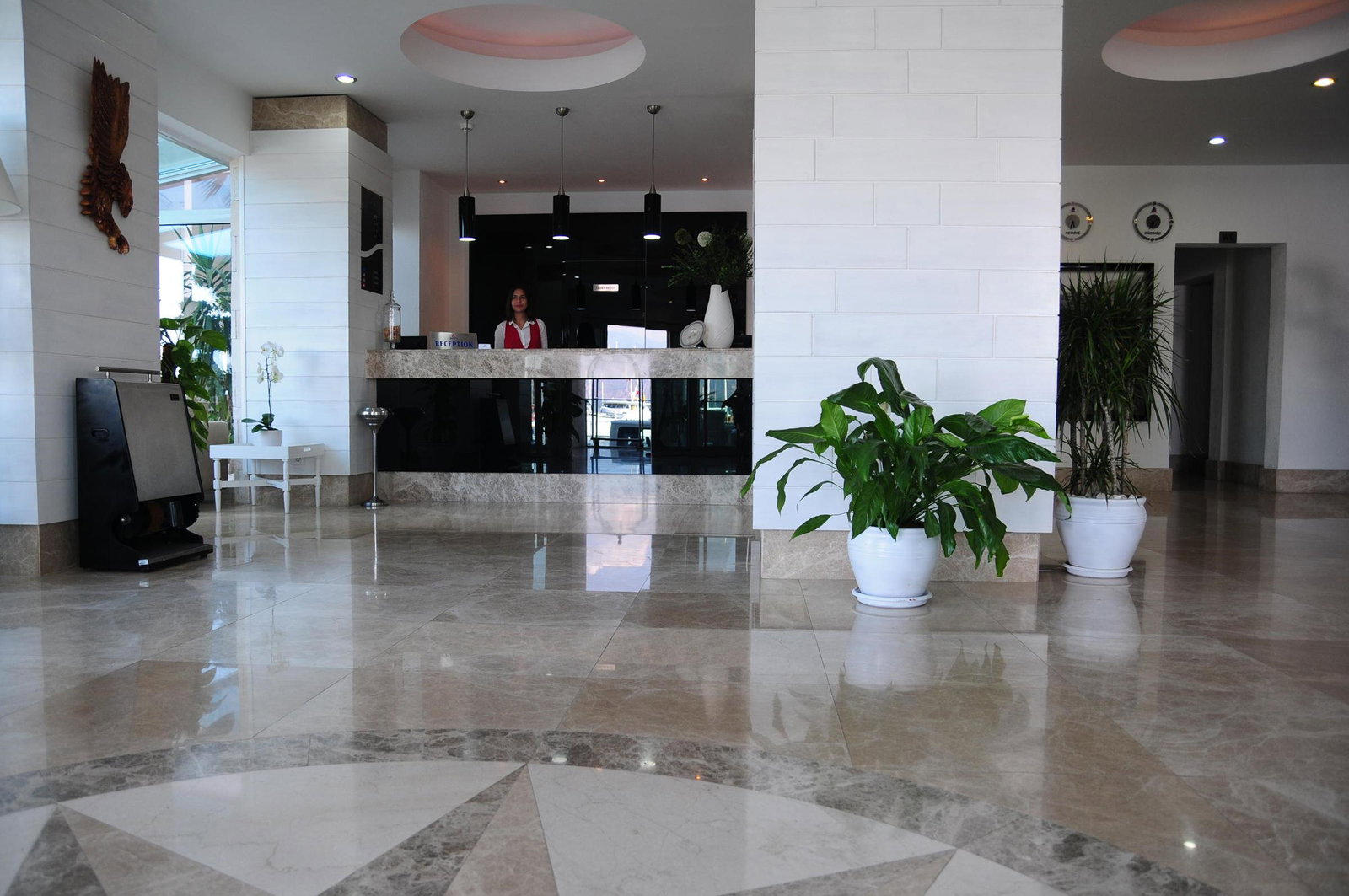 Alesta Yacht Hotel