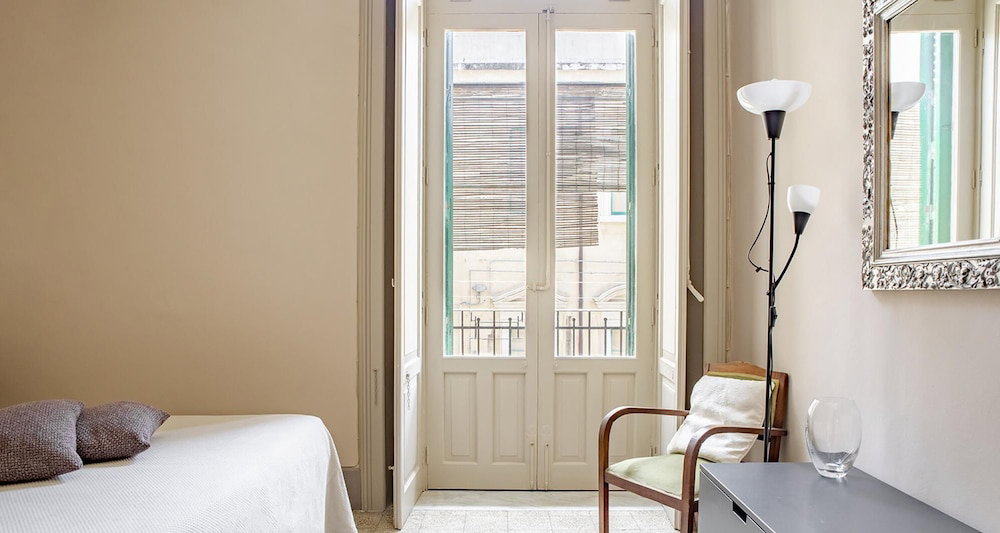 Hotel Cavour Apartment Near The Cathedral By Wonderful Italy