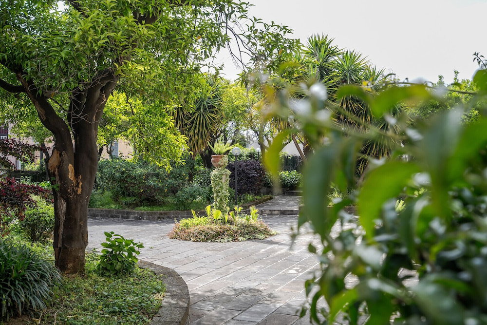 Hotel De Vivo Realty - Villa Agatina
