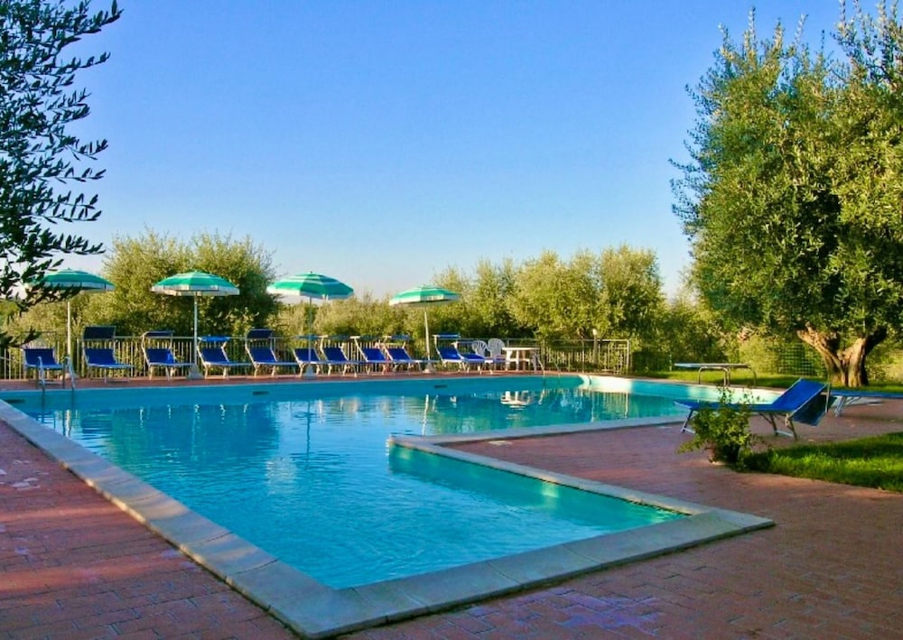 Hotel Broom Apt With Shared Pool