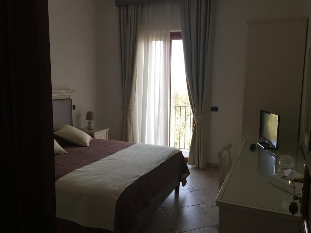 Hotel De Vivo Realty - Il Casale Del Mirto