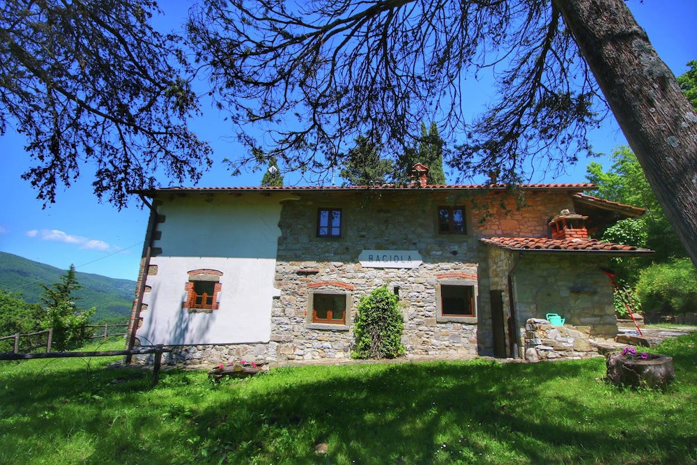 Hotel Alluring Farmhouse In Ortignano With Swimming Pool