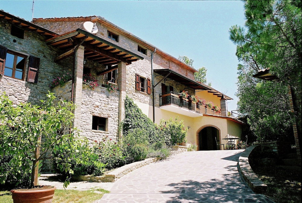 Hotel Farmhouse In Umbria Near Palazzo Bourbon