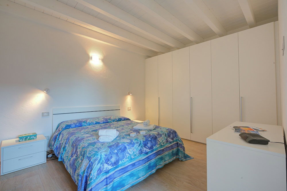 Hotel Peschiera Apartments Near The Lake