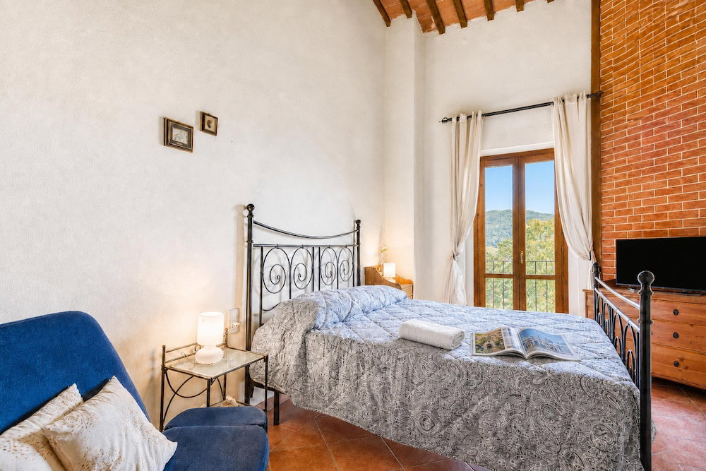 Hotel Tuscan Sun Duplex With Balcony And Shared Pool