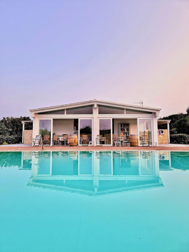 Hotel Hotel With Swimming Pool Near Stintino