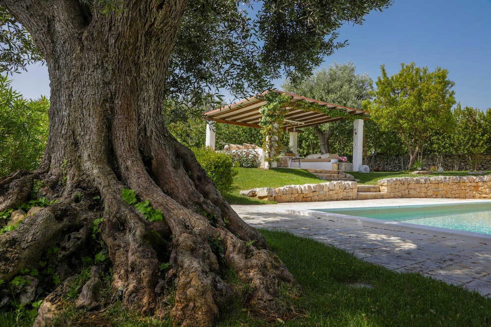 Hotel Td Dimora Di Genna Trulletto With Lush Garden Pool