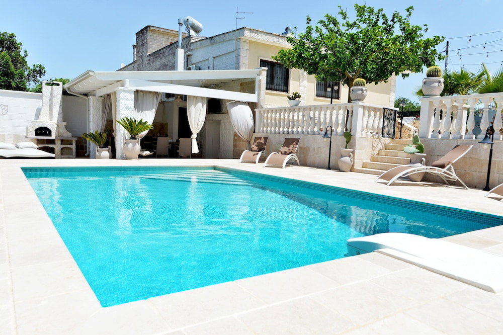 Hotel Villa In Apulia With Pool And Barbecue