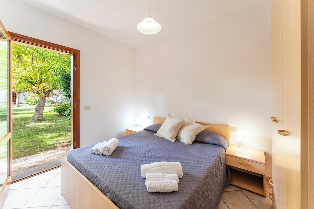 Bright Apartment 300Mt From The Beach