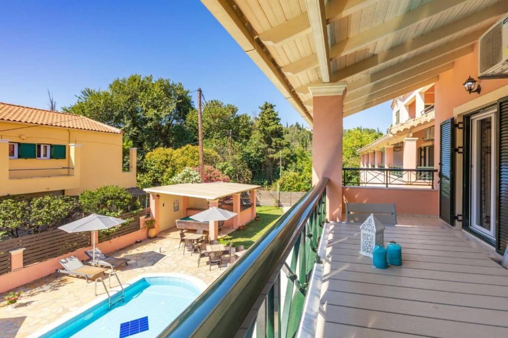 Bella De Lux Apts