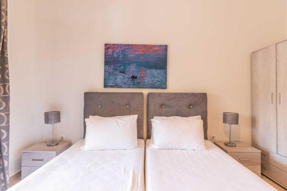 Bella De Lux Apts