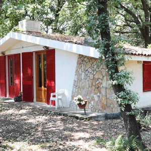 Hotel Chalet In The Woods Nestled In The Oak Forest In Monterosso Etneo cazare Aci Sant'Antonio