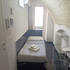 Hotel Newhouse Rooms Black & White cazare Modugno