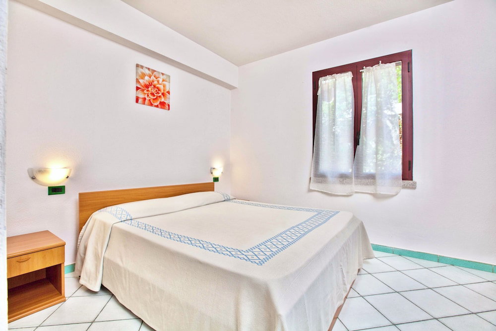 Hotel Residence With Swimming Pool In Ottiolu