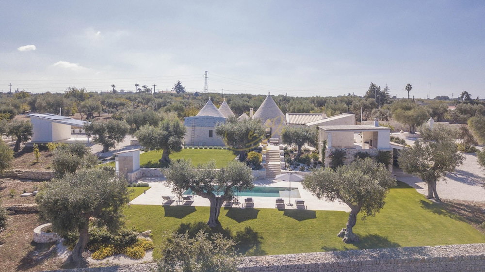 Hotel Td Trulli Lorusso Design Luxury Trulli With Pool