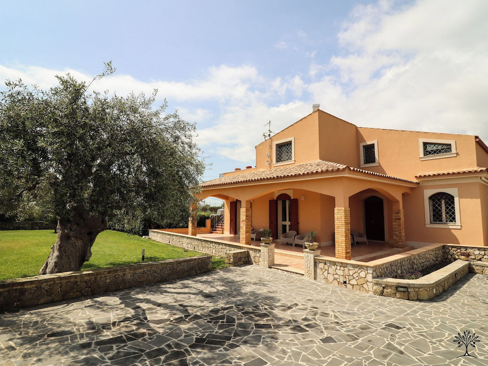Hotel Radici Sicilian Holiday Home - B An Oasis Of Relaxation In The Heart Of Sicily