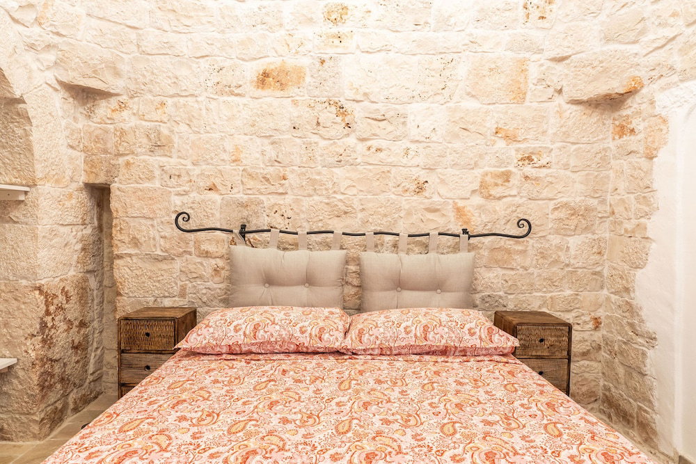 4152 Trulli Salsapariglia By Perle Di Puglia