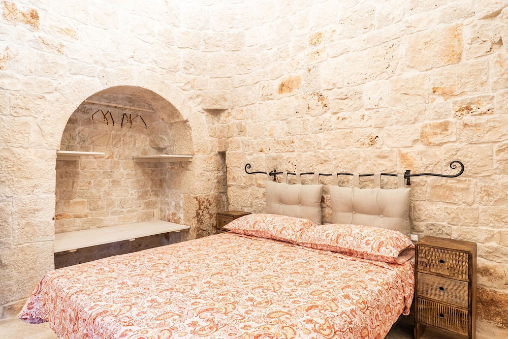 4152 Trulli Salsapariglia By Perle Di Puglia
