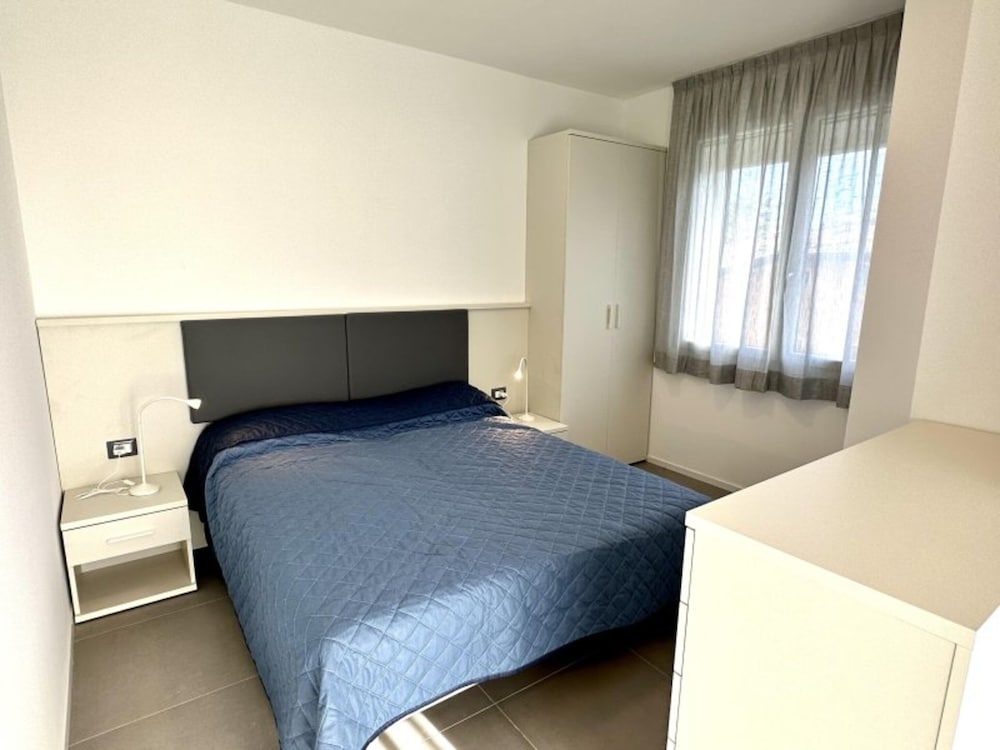 Apartment Near Beach With Pool Access