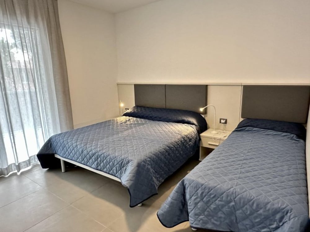 Flat With Pool Access And Terrace