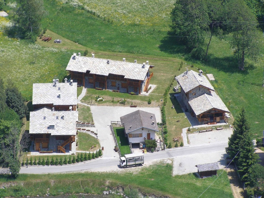 Hotel Chalet-Village Situated In A Quiet Area