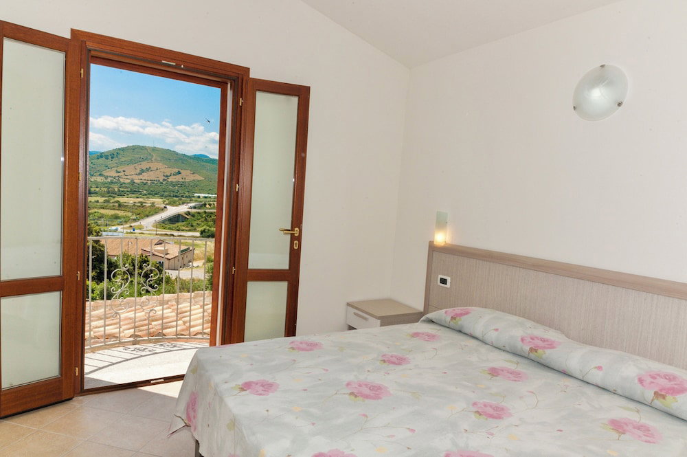 Hotel Residence In Malamurì Near Budoni