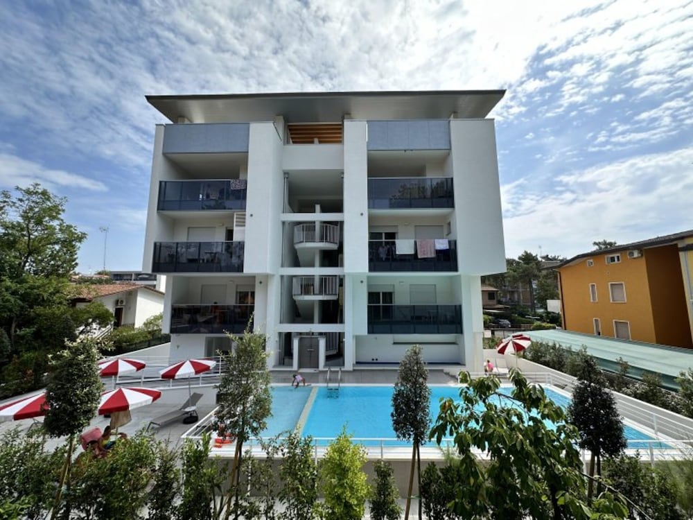 Hotel Pool Apartment 400M From Beach