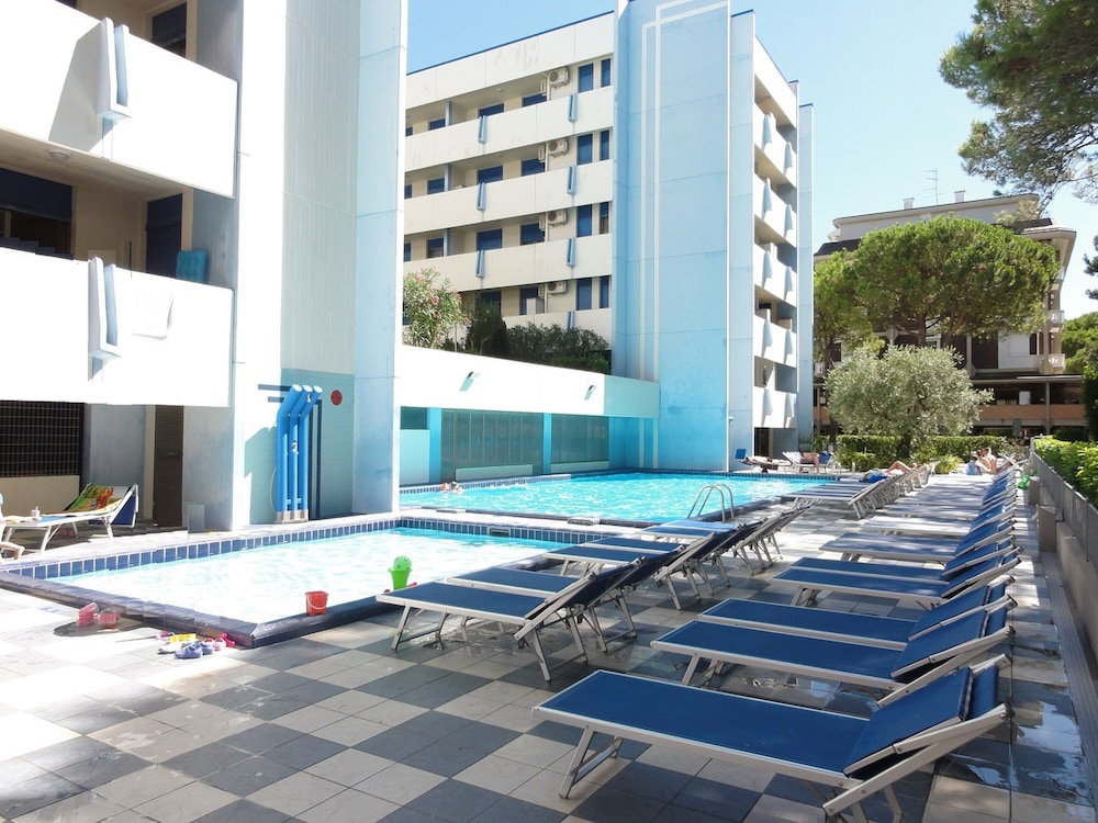 Hotel Stylish Bibione Flat With Pool Access
