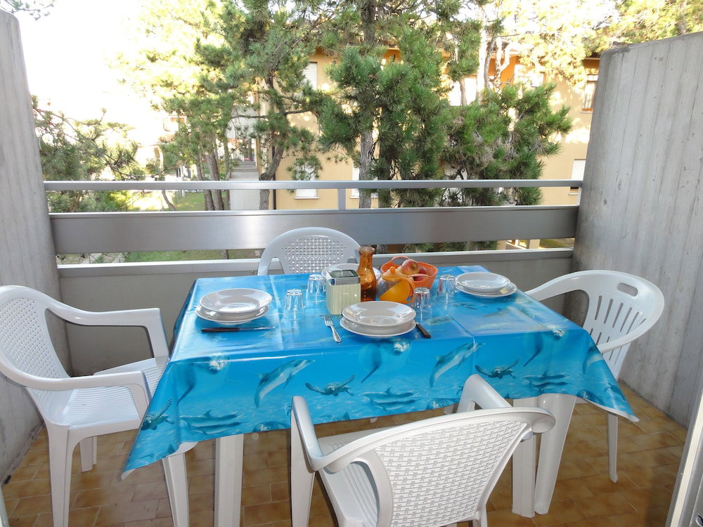 Hotel Flat With Terrace Close To Beach