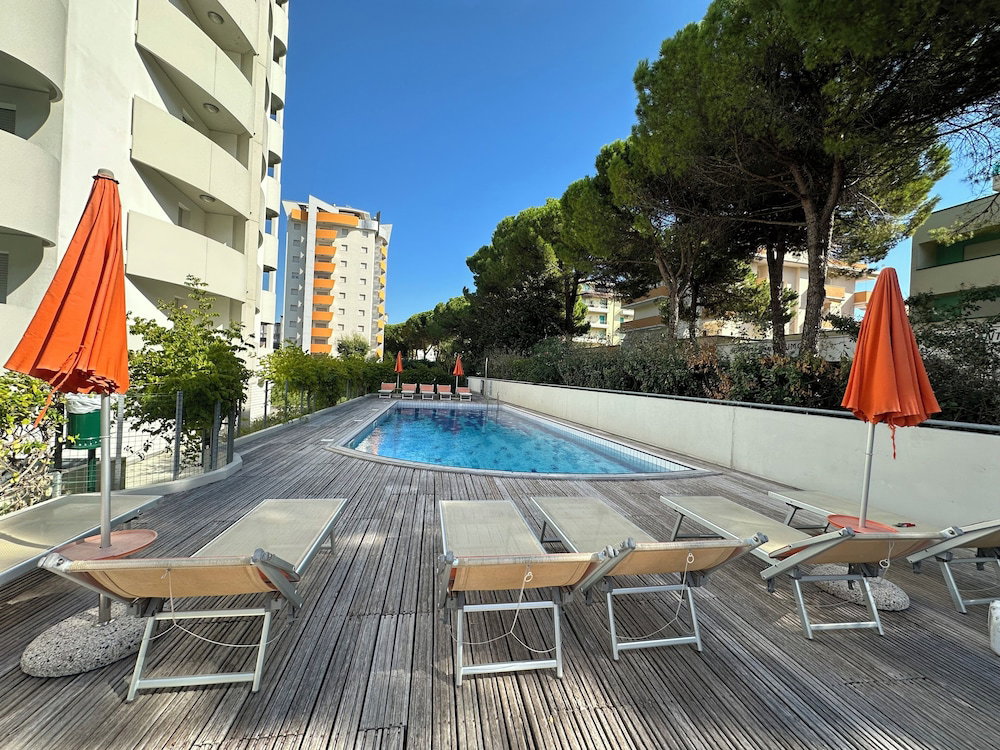 Hotel Apartment With Pool Near The Beach