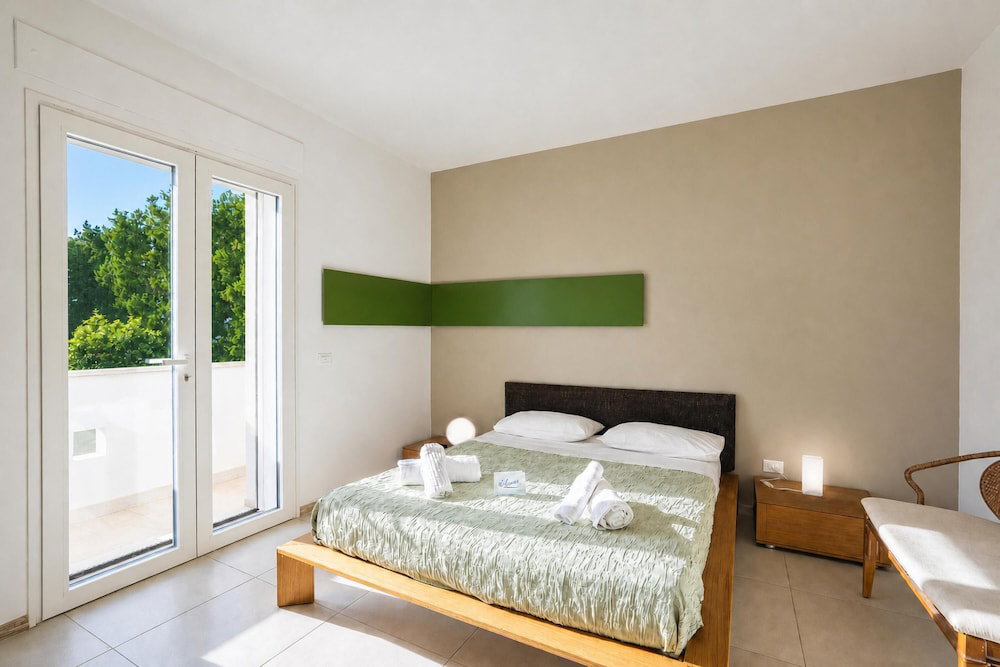 Hotel Villa Torricella Pool And Sunny Garden