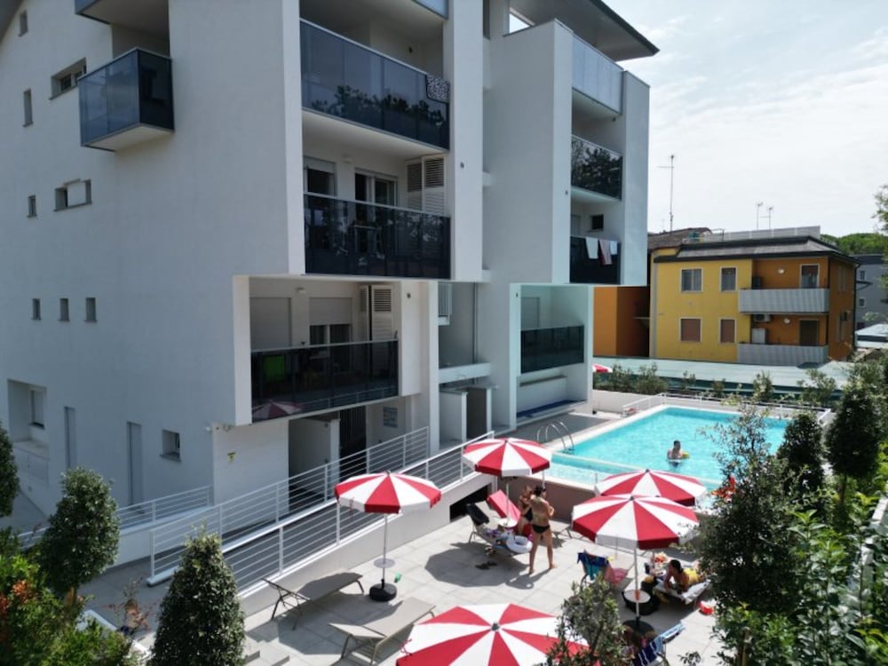 Hotel Pool Flat 400M From Beach