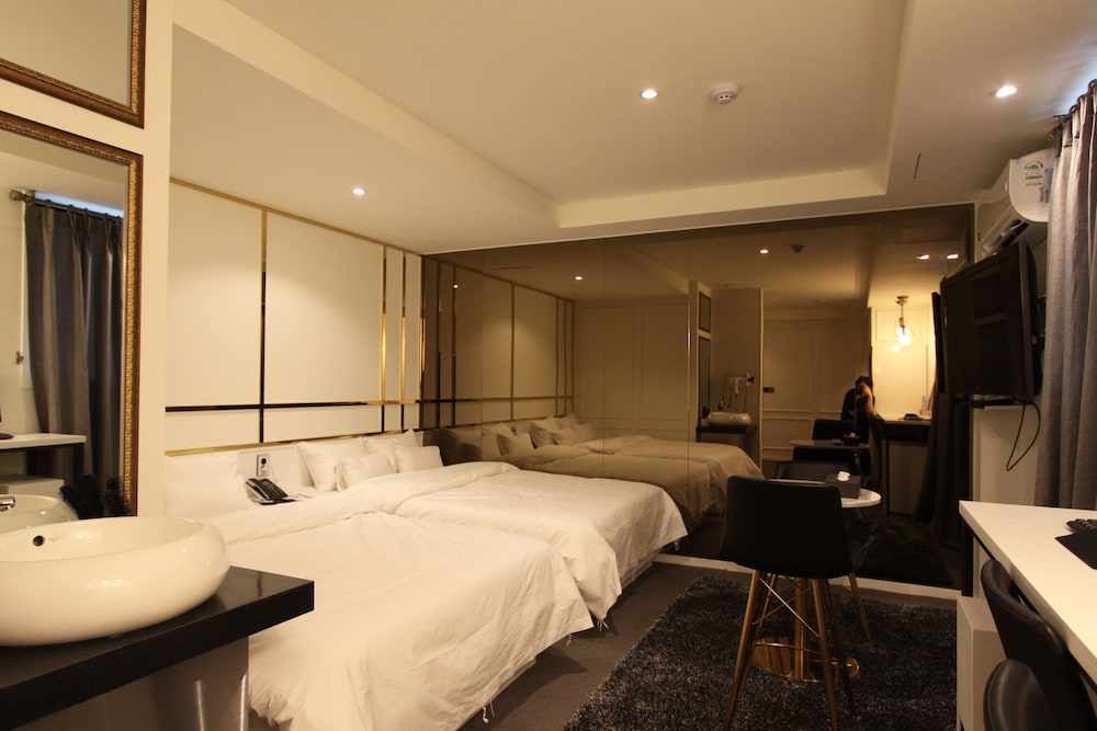 Hotel Raha