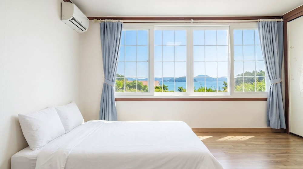Hotel Geoje Kkachi And Santorini Pension